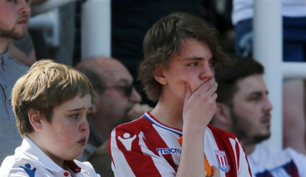 Stoke chính thức xuống hạng, nước mắt không ngừng rơi tại bet365  - Bóng Đá