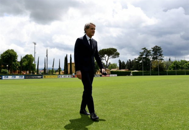 Mancini rạng ngời đón nhận sứ mệnh giải cứu Azzurri - Bóng Đá