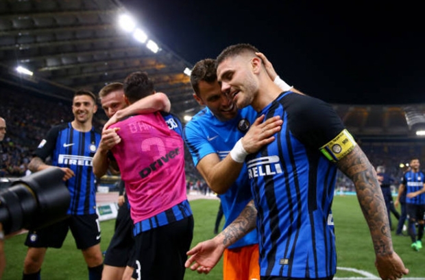 Inter lại khóc, khi ngược dòng không tưởng giành vé dự Champions League - Bóng Đá