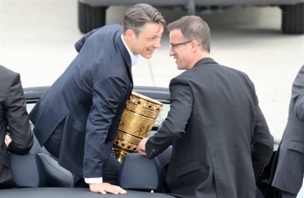 Cúp quốc gia Đức được cơ trưởng 'soái ca' đưa về Frankfurt - Bóng Đá