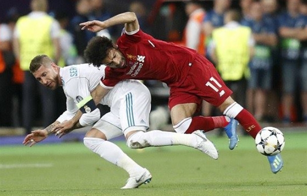 Cận cảnh Ramos triệt hạ Salah tại Kiev - Bóng Đá
