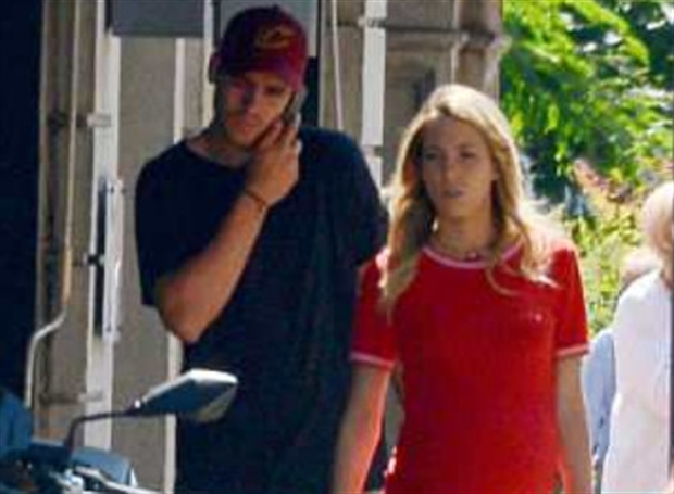 Không World Cup, Morata tháp tùng vợ bầu đi mua sắm  - Bóng Đá