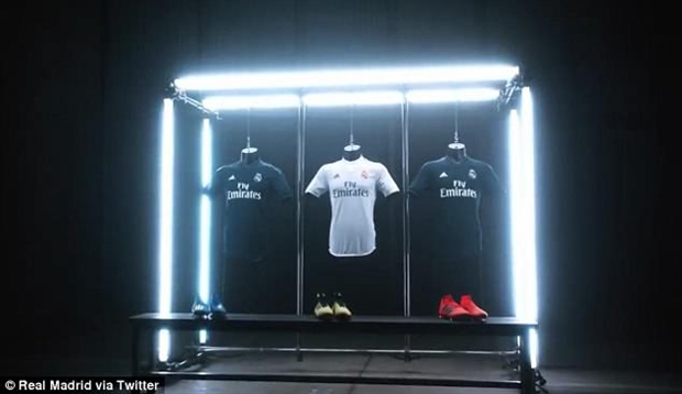Real khoe áo mới, Ronaldo mất tích - Bóng Đá