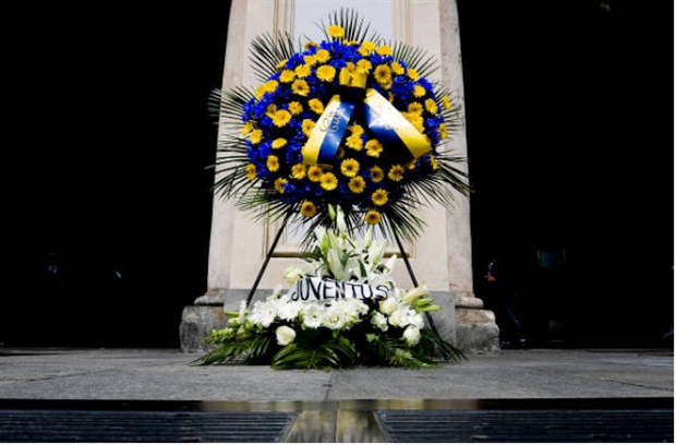 CĐV Juventus chung tay tưởng nhớ nạn nhân vụ đánh bom giả tại Turin năm ngoái - Bóng Đá