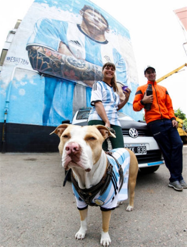 Sau 32 tháng bỏ Argentina 'đi bụi', fan Messi tái ngộ thần tượng tại Nga - Bóng Đá