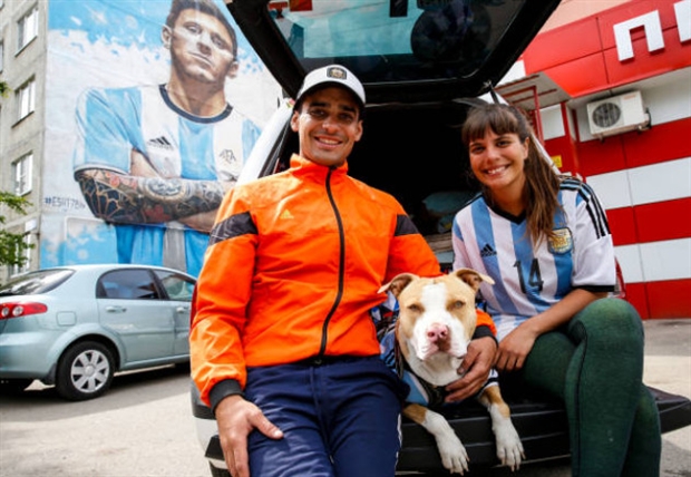 Sau 32 tháng bỏ Argentina 'đi bụi', fan Messi tái ngộ thần tượng tại Nga - Bóng Đá