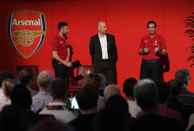 Emery choáng ngộp trong ngày ra mắt toàn bộ nhân viên tại Arsenal - Bóng Đá