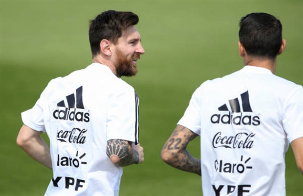 Mặc Messi, Sampaoli giành lại quyền chỉ đạo trên sân tập của Argentina - Bóng Đá