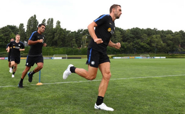 'Lá chắn thép' Stefan De Vrij chính thức ra mắt Inter - Bóng Đá