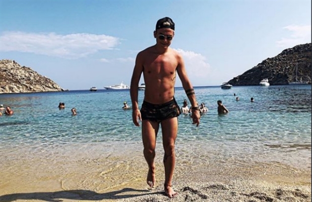 Dybala dính như sam với bạn gái tại Hy Lạp - Bóng Đá