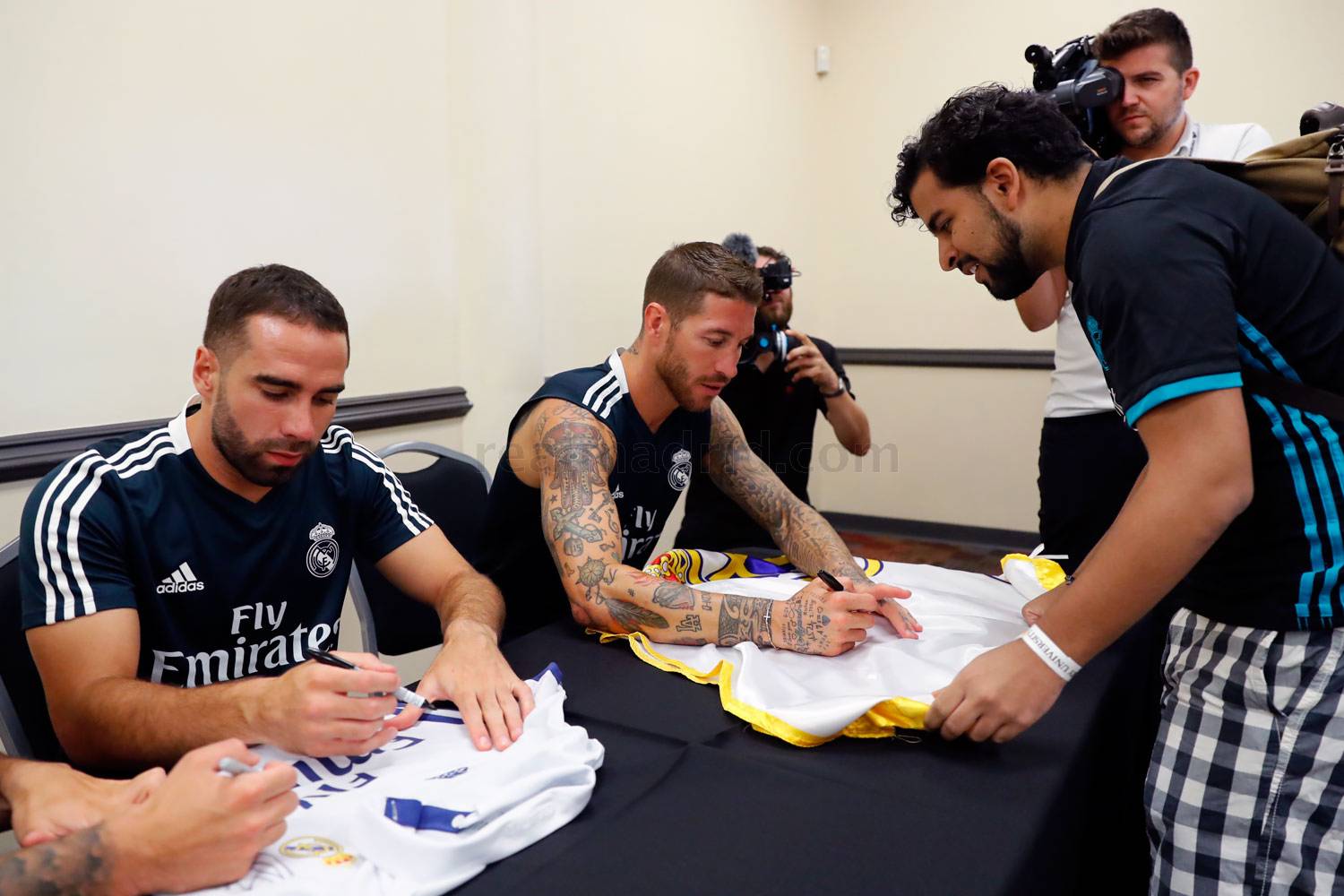 Ramos trở lại, dẫn Real đi họp fan tại Miami - Bóng Đá