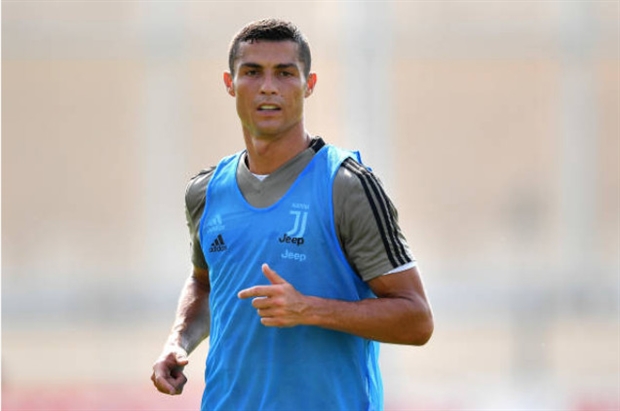 Song sát Ronaldo-Dybala cùng nhau 'quậy nát' sân tập Juventus  - Bóng Đá