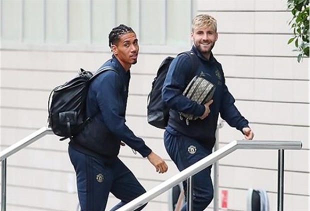 Salah tươi cười xuất hiện tại nơi hội quân của Man Utd - Bóng Đá
