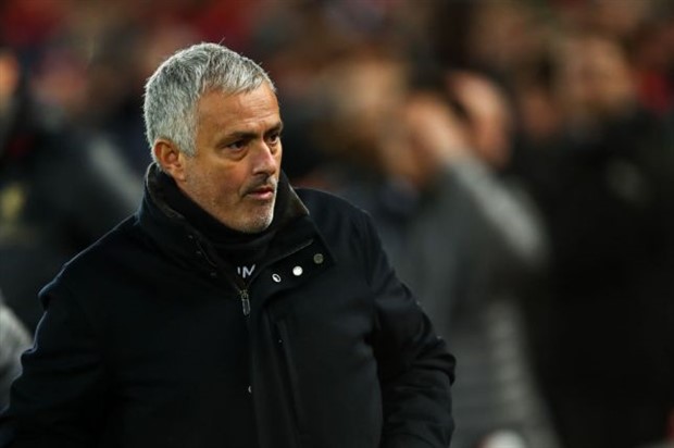 Bị Man Utd sa thải, Mourinho xuống đường 'dạy' chiến thuật  - Bóng Đá