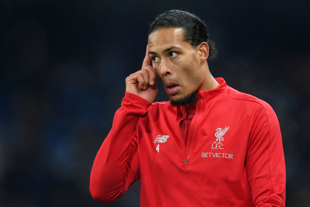 Đến lượt Van Dijk chấn thương, hàng thủ Liverpool lâm nguy - Bóng Đá