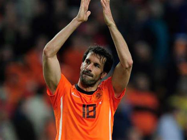 Van Nistelrooy khoe éo '7 đội' siêu chất - Bóng Đá