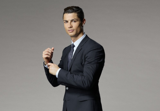 Nổi máu đầu tư, Ronaldo mở thêm trung tâm cấy tóc - Bóng Đá