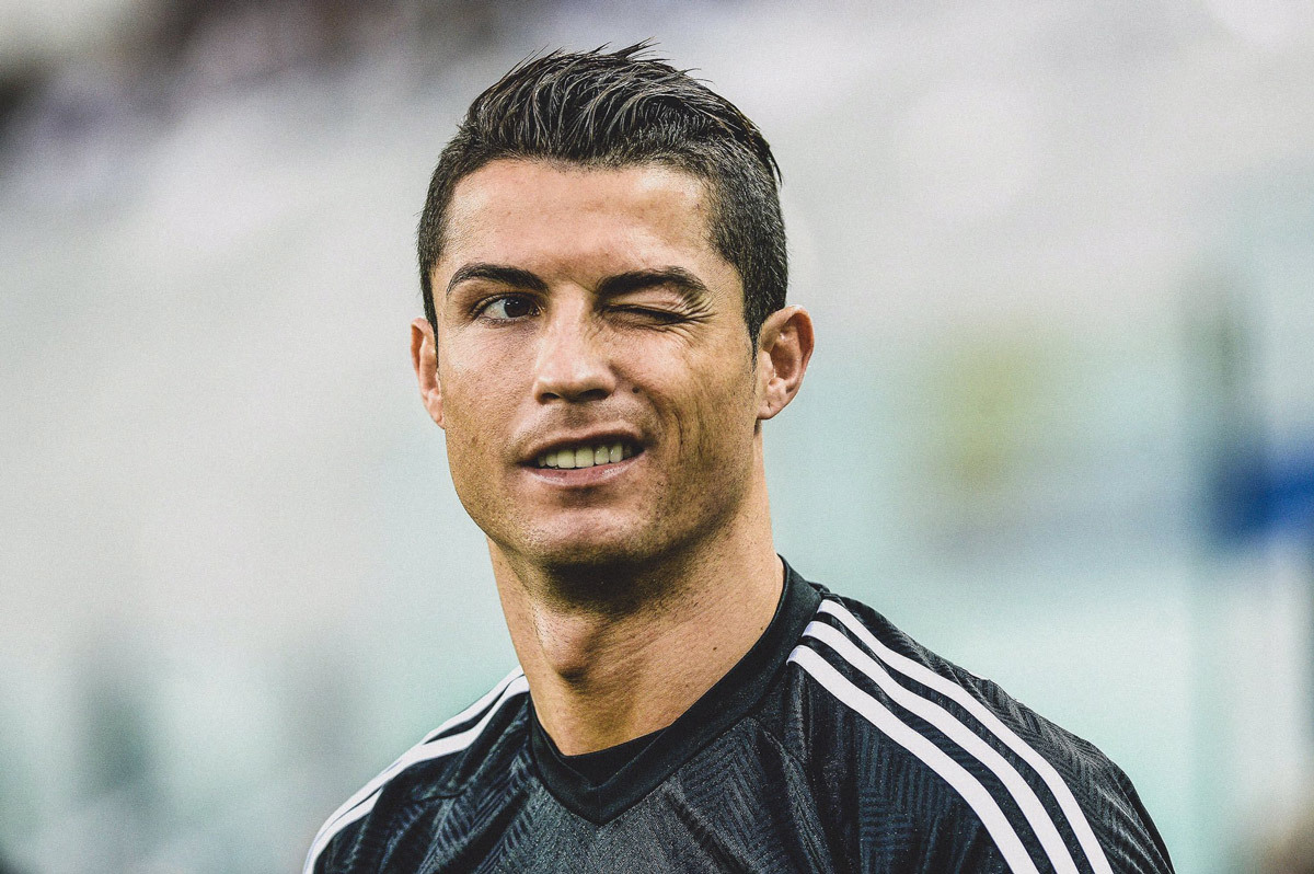 Sốc: CĐV đối thủ đòi lại tiền vé vì Ronaldo không ra sân - Bóng Đá
