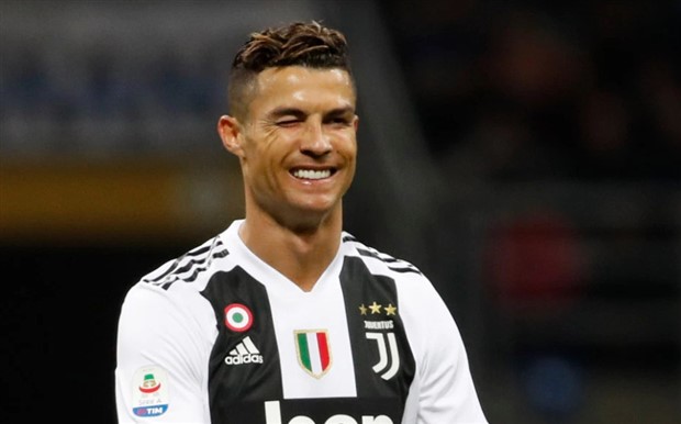 Cận cảnh dàn xế hộp siêu khủng của Ronaldo  - Bóng Đá