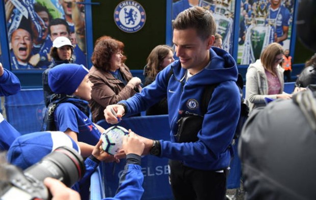 Sau màn 'chửi thầy', sao Chelsea mặt nặng tới Stamford Bridge - Bóng Đá