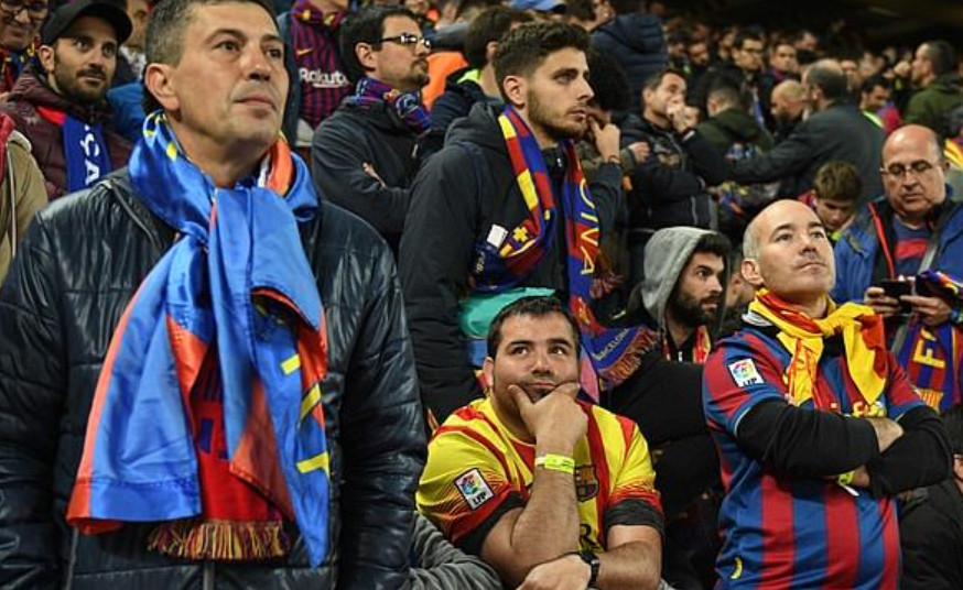 Messi bị fan Barcelona hỏi tội ngay ở sân bay - Bóng Đá