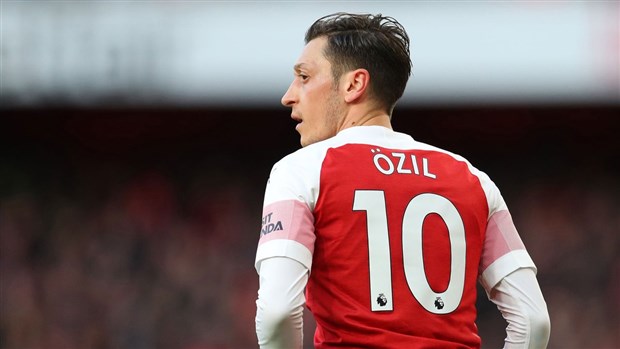 Ozil ở lại, CĐV Arsenal phản ứng thế nào? - Bóng Đá