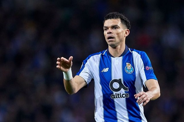 Thua ‘sấp mặt’, Pepe vẫn không tâm phục Liverpool