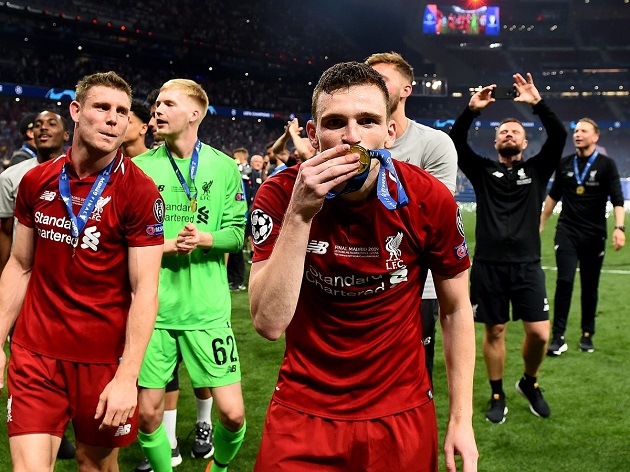 Kenny Dalglish urges Andy Robertson to ignore Barcelona transfer talk after Liverpool's Champions League final win - Bóng Đá