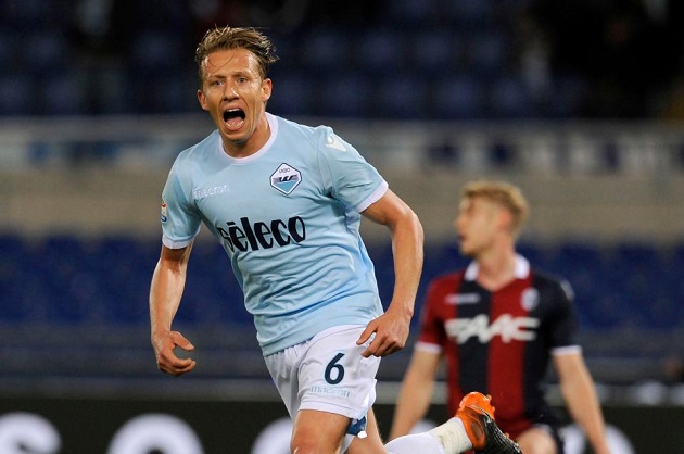 Liverpool fans bombard Lazio for second season running in support of Lucas Leiva - Bóng Đá
