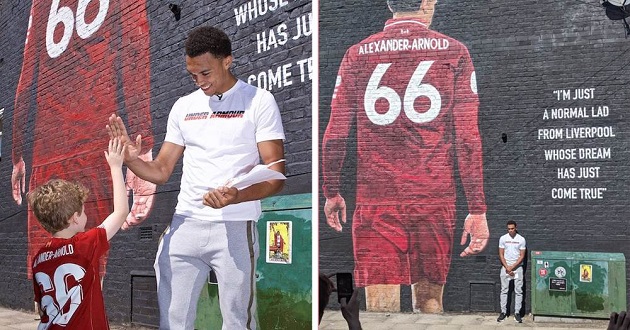 'You've got to be ready to be a role model': Trent gets first look at his mural - Bóng Đá