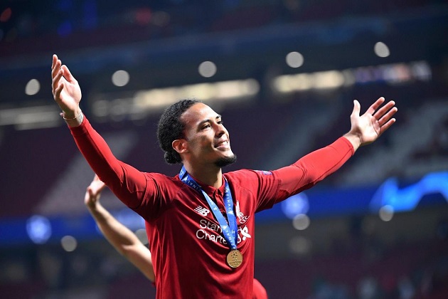 Van Dijk to allegedly double his wages after signing new contract with LFC - Bóng Đá