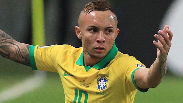 AC Milan to end interest in Tottenham-linked Everton Soares - Bóng Đá