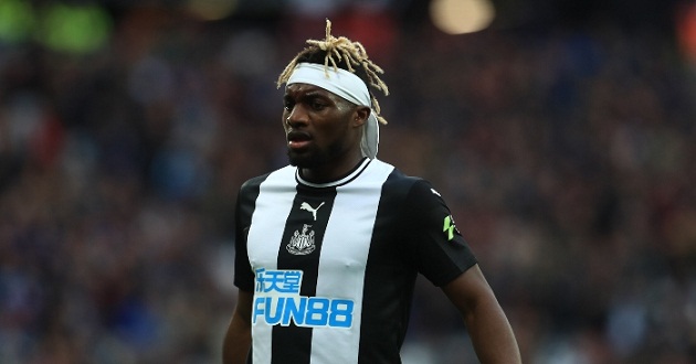 According to the Daily Mail, Wolves are interested in signing Newcastle United winger Allan Saint-Maximin this summer - Bóng Đá