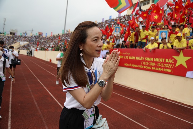 Tranh chức chủ tịch, Madam Pang quá cao tay! - Bóng Đá