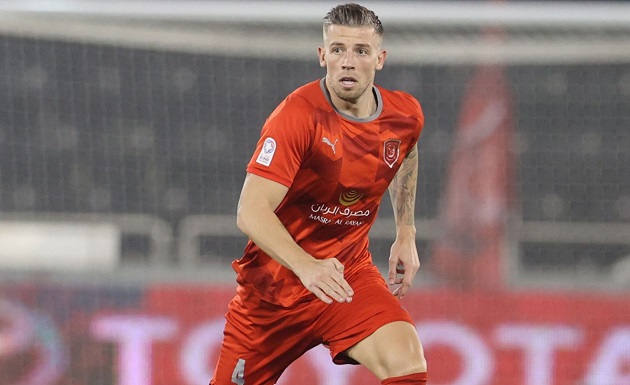 Toby Alderweireld khi còn khoác áo Al Duhail của Qatar. Một trường hợp hiếm hoi đã bay về phương Đông nhưng vẫn được lên tuyển quốc gia châu Âu.