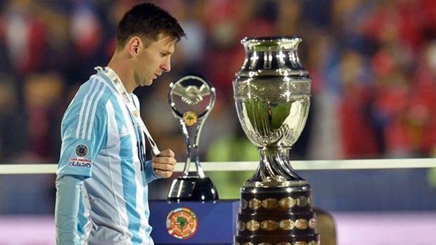 Messi đã từng ở rất gần chiếc Cúp Copa America. Ảnh: Internet.