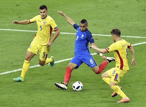 Dimitri Payet đã cứu tuyển Pháp trong ngày các đồng đội chơi thất vọng. Ảnh: Internet.