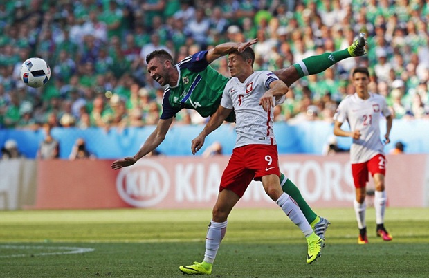 Lewandowski gây thất vọng trong trận mở màn EURO 2016 của tuyển Ba Lan. Ảnh: Internet.