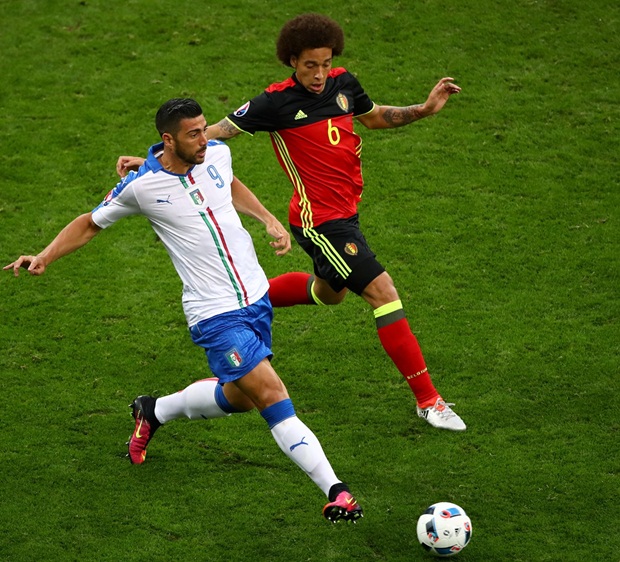 Màn so tài giữa Italia và Bỉ diễn ra hấp dẫn ngay từ những phút đầu tiên của trận đấu. Ảnh: Internet.