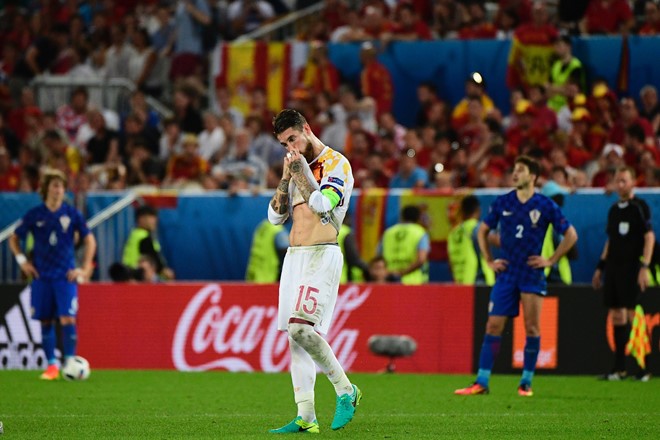 EURO 2016 thi vị hơn nhờ tội đồ Sergio Ramos