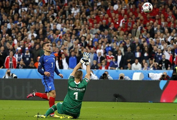 Les Blues "lột mặt nạ" hiện tượng EURO 2016 trong trận cầu 7 bàn thắng