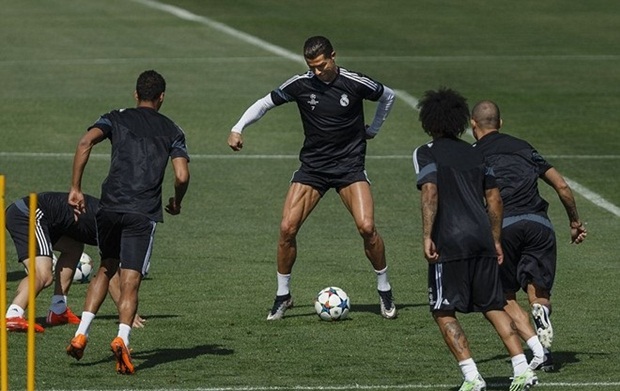 Những lần Ronaldo cố tình khoe cơ đùi rắn chắc