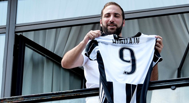 Giảm giá pizza còn 1 euro nếu Higuain dính chấn thương