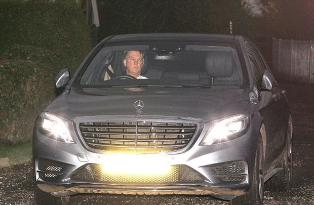 Lạ thay: Ibrahimovic dùng xe cũ của Van Gaal