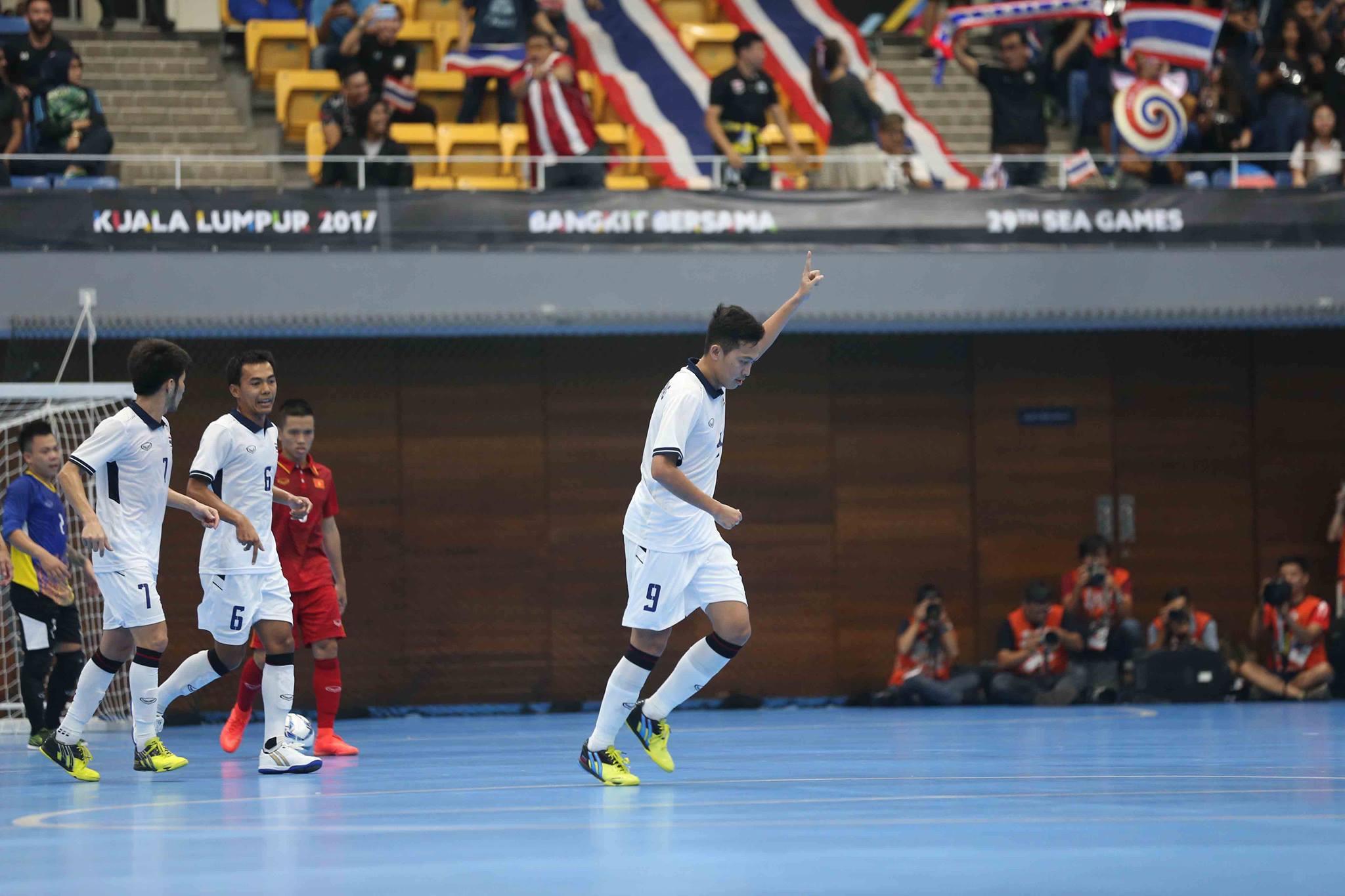 TRỰC TIẾP: Futsal nam Việt Nam 0-1 Thái Lan: Thái Lan mở tỷ số - Bóng Đá