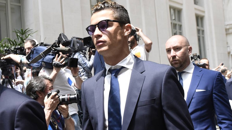 Ronaldo lên tiếng giữa tin đồn nộp phạt hòng thoát án tù - Bóng Đá