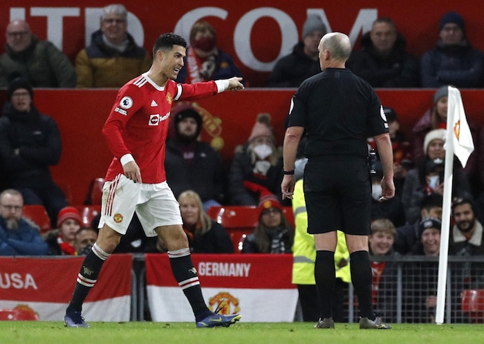 Paul Ince: 'Tại sao lại trao băng đội trưởng cho Ronaldo?' - Bóng Đá