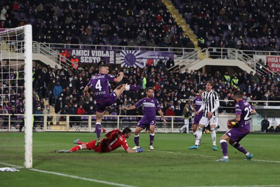 Juventus thắng Fiorentina bằng bàn phản lưới ở phút 90+1 - Bóng Đá