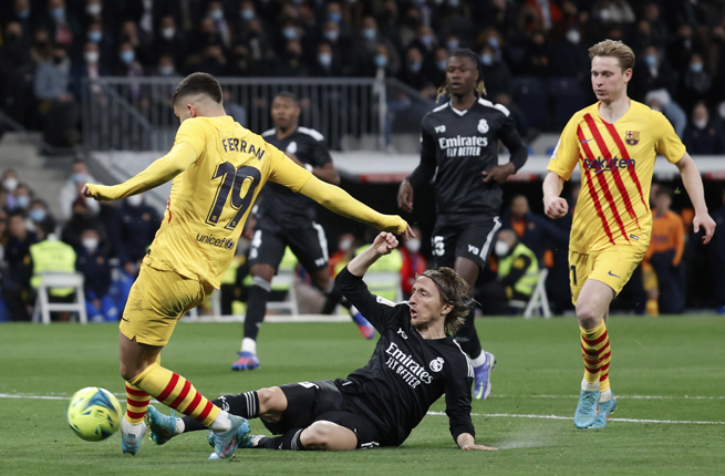 Barca vùi dập Real Madrid: Chiến công của Xavi - Bóng Đá