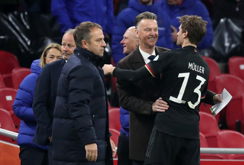 HLV Van Gaal vẫn có sức khỏe ổn định.